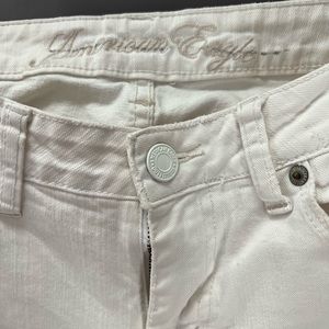 American Eagle white denim jeans. Size 8